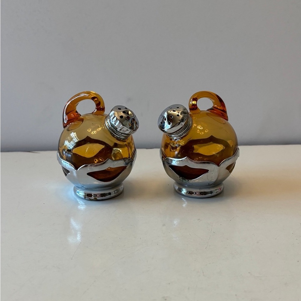Collectable Vintage Art Deco Amber Farber Bros Salt/Pepper Shakers